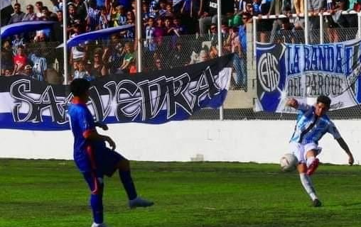 Saavedra ganó en su debut y es puntero de la A