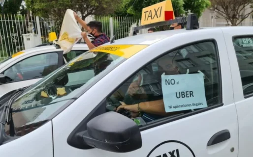 Desde la Cooperativa de Transporte aseguran que son amenazados por taxistas y remiseros