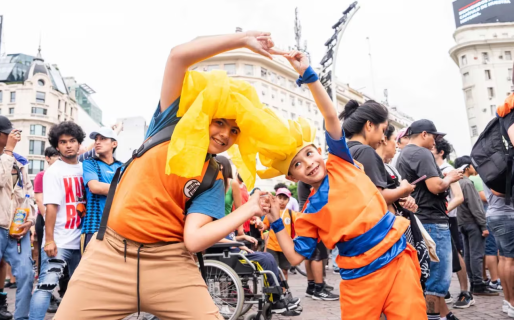 «Invasión» de fans de Dragon Ball: se reunieron en el Obelisco para homenajear al creador de la serie