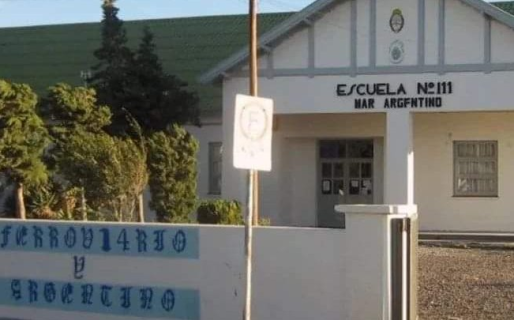 Padres de alumnos solicitan urgentemente la intervención de Obras Públicas en la Escuela 111