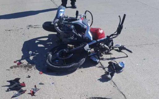 Fuerte choque en el barrio Abel Amaya: un motociclista resultó herido