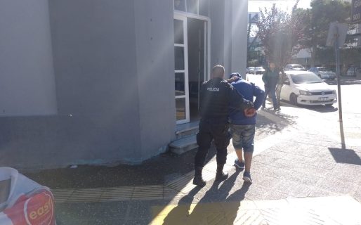 Caminaba con un cuchillo por la calle San Martín y fue detenido
