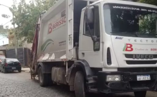 Un conductor de un camión de basura atropelló a su compañero durante una recorrida