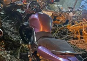 No quiso mostrar los papeles de la moto, peleó con la policía y fue detenido