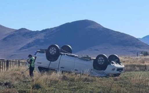 Perdió el control de la camioneta y terminó volcando en la Ruta 40