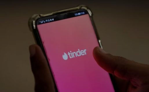 Una joven conoció a un francés por Tinder; él se vino a vivir a Argentina, la relación no prosperó y la terminó estafando