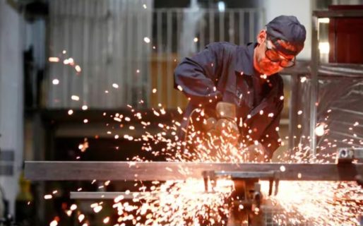 La actividad industrial cayó por noveno mes consecutivo y las empresas piden medidas para salir de la recesión