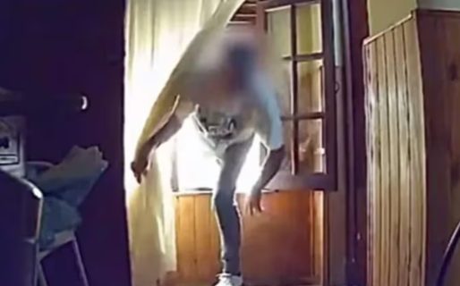Faltaba plata en la casa de sus padres, puso una cámara y descubrió que su novio les robaba