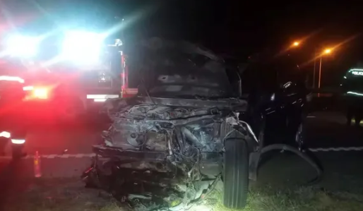 Quiso evadir un control policial en la ruta y chocó su auto: mató a toda su familia