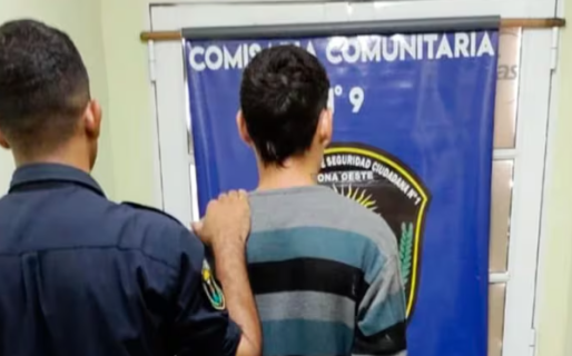 Llamó a la policía para denunciar un robo en la casa del vecino y el ladrón resultó ser su hijo