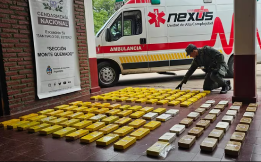 Encontraron cocaína en una ambulancia: simularon una emergencia, pero no conectaron el suero de la paciente