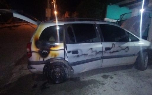 Dos vehículos terminaron consumidos por las llamas en la madrugada