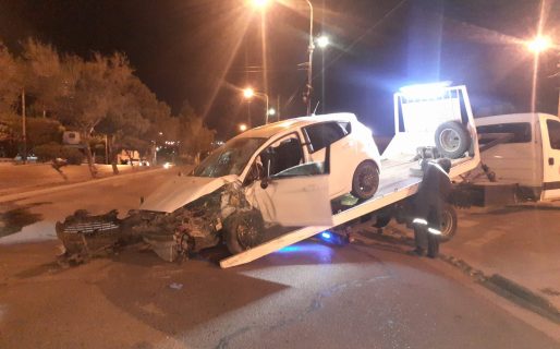 Un hombre en estado de ebriedad terminó chocando en Avenida Canadá