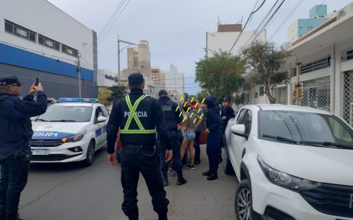 Robaron cubiertas en pleno centro de Comodoro y fueron detenidos