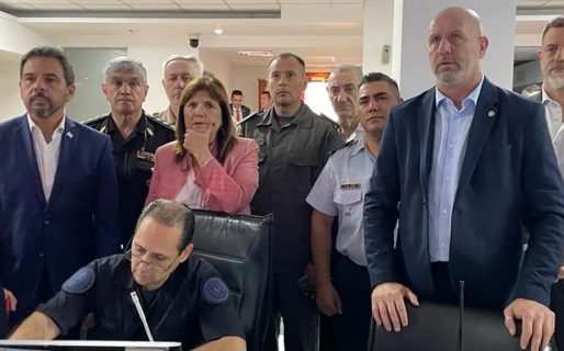 Bullrich monitorea la marcha universitaria y coordina la aplicación del protocolo antipiquete