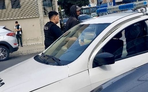 Robó una rueda de auxilio en pleno mediodía en La Loma