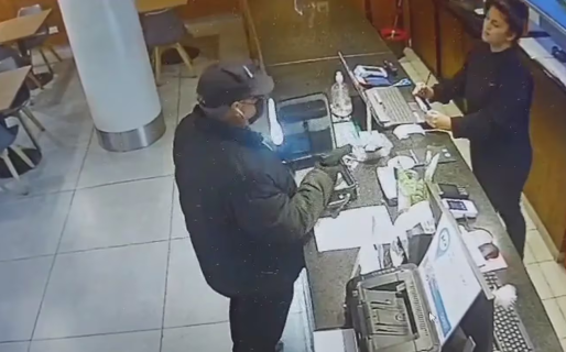 De víctima a cómplice, así cayó la cajera de un restaurante de Núñez por un robo: “Nunca sospechamos de ella”