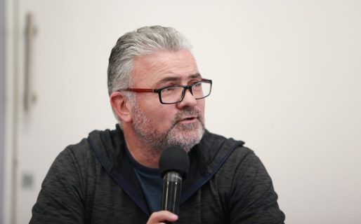 «No todo pasa por poner césped sintético, tenemos 104 espacios abiertos y hay muchos gastos que cubrir»