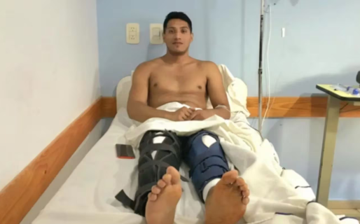 Un joven fue a hacerse una cirugía en la rodilla y terminaron operándole las dos piernas