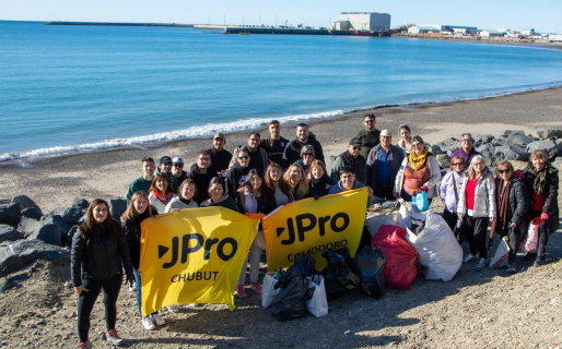 La Juventud Pro celebra el Día de la Tierra con limpiezas masivas de playas chubutenses