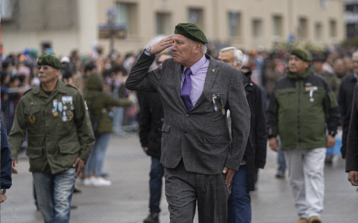 Ni la lluvia mermó el sentimiento malvinense de Comodoro