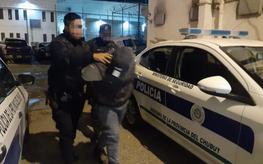 Un joven dañó un taxi con un matafuegos y fue detenido