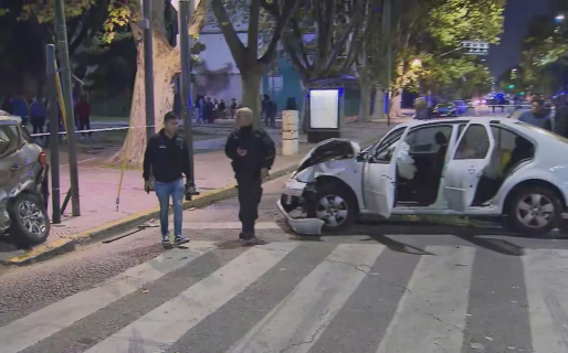 Un policía que estaba de franco advirtió que le robaban el auto a una mujer y mató a un sospechoso