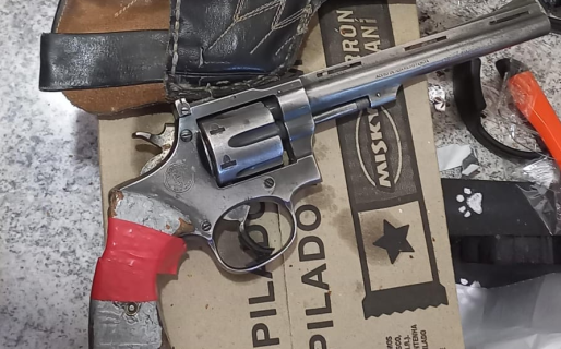 Fueron en busca de una bici robada y encontraron un revólver