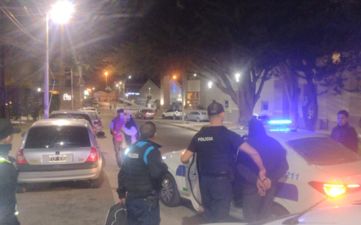 Intentó robar un matafuego, escapó lentamente y fue atrapado a los pocos metros