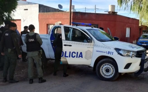 Salió a abrir el portón para que su papá lo llevara al colegio y dos sicarios lo balearon