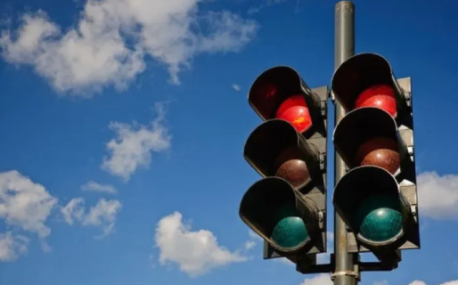 Un corte de luz afectó a Km 3 y dejó sin semáforos a la zona