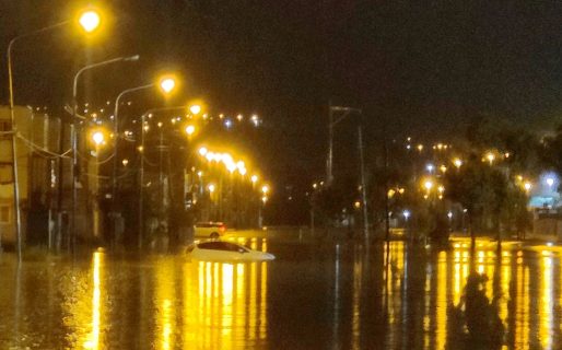 Dos familias abandonaron sus casas por temor a que siga ingresando agua
