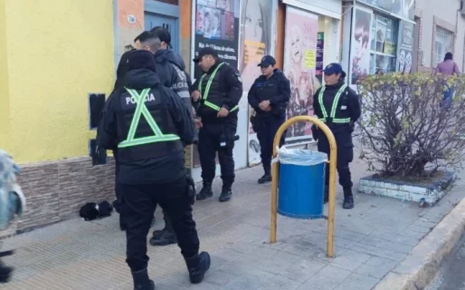Tras golpearlo le robaron la patineta, el celular y la billetera