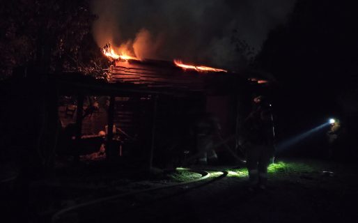 Una chimenea tapada generó el incendio de una vivienda