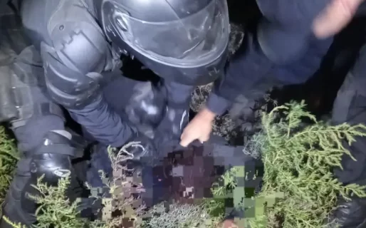 Cinco encapuchados entraron a robar al depósito de una ferretería