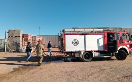 Bomberos Voluntarios sofocaron un incendio en Km. 8