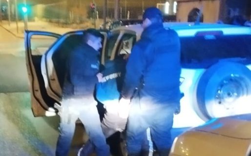 Quiso evadir un control y estaba armado con un revolver