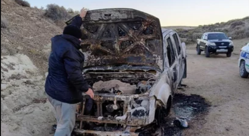 Denunció que «robaron» su camioneta y él mismo la prendió fuego