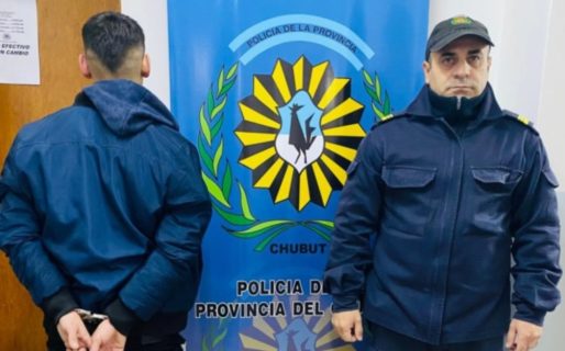 Lo contrataron para un show de karaoke, se emborrachó y terminó preso