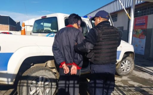 Intentó robar galletitas y leche de un supermercado pero lo descubrieron