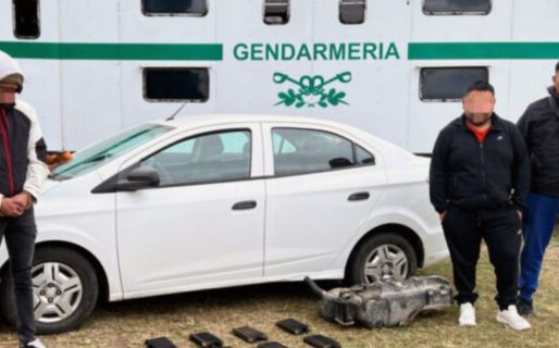 Transportaba cocaína oculta en el tanque de combustible del auto