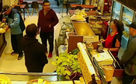 Entró a robar, aparecieron clientes y se hizo pasar por empleado para escapar con toda la recaudación