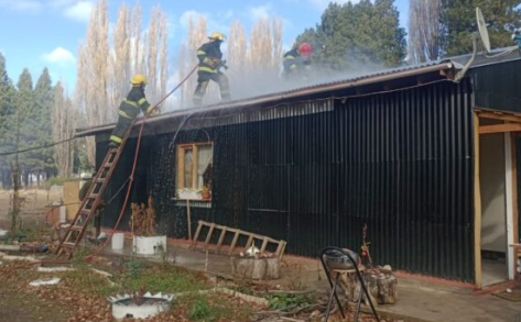 Una estufa a leña provocó el incendio de una vivienda