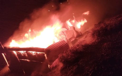 Un incendio consumió por completo una vivienda en Km15