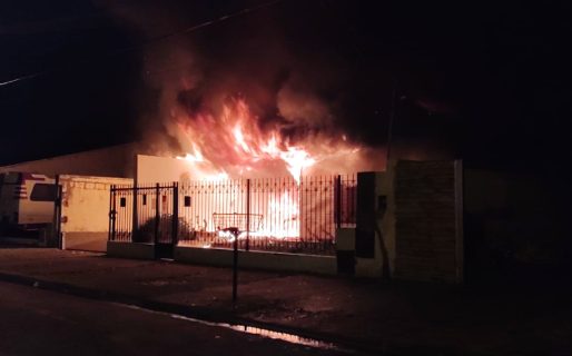 Un incendio en el Registro Civil de Rada Tilly causó pérdidas totales