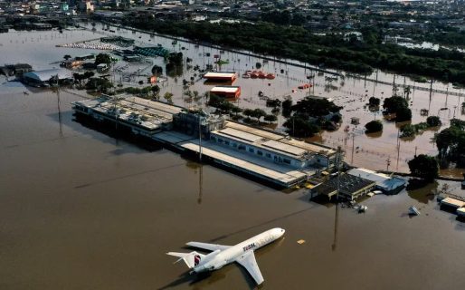 Olor a podrido, falta de agua y comida y más de 100 muertos: la dramática situación en Brasil