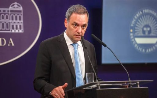 El Gobierno confirmó que les descontará el día a los estatales que adhieran al paro de la CGT