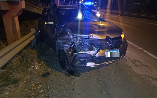Dos vehículos chocaron y uno de los conductores se dio a la fuga