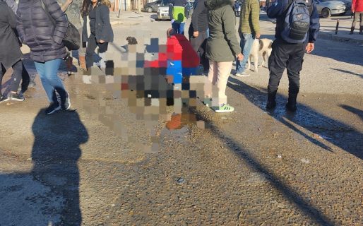 Una moto chocó contra una camioneta en el barrio San Martín
