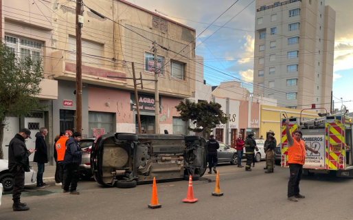 Se supo cómo terminó volcando el auto en plena Sarmiento